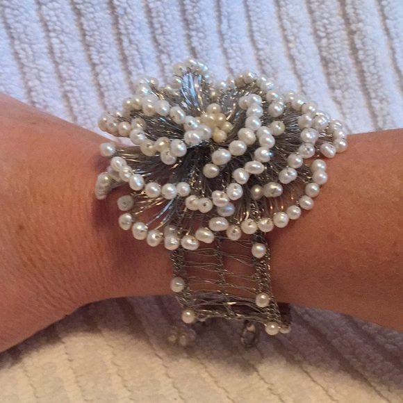 Le Bon Marché pearl & silver métal flower bracelet - Picture 7 of 8